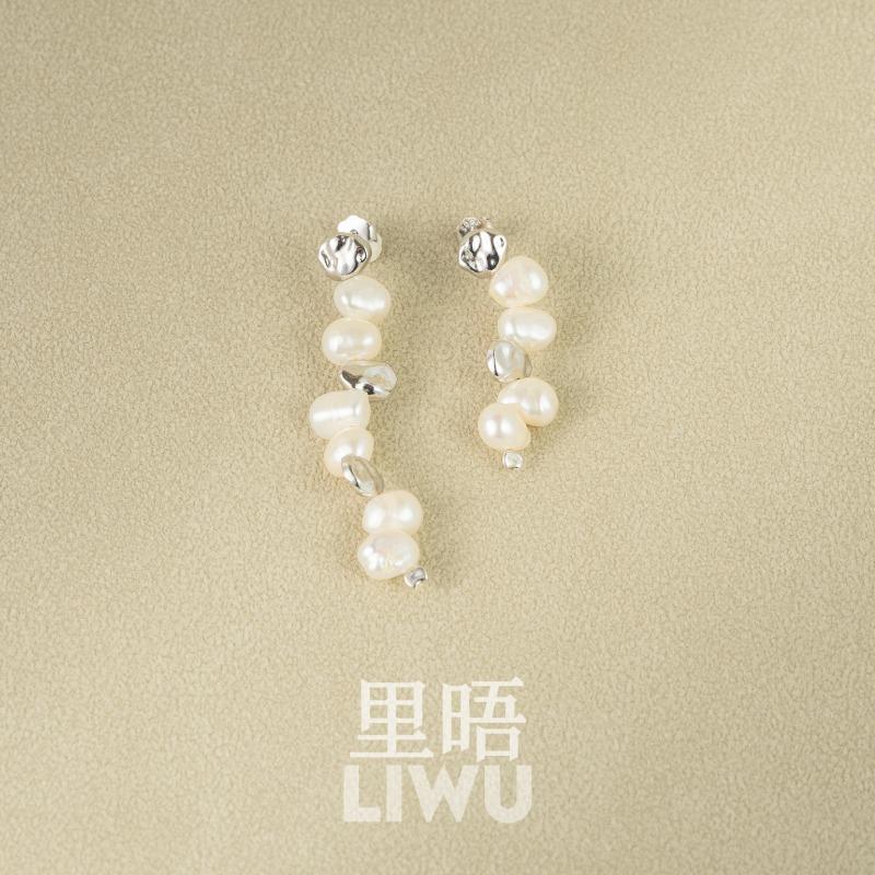 S925纯银天然淡水珍珠耳钉设计感