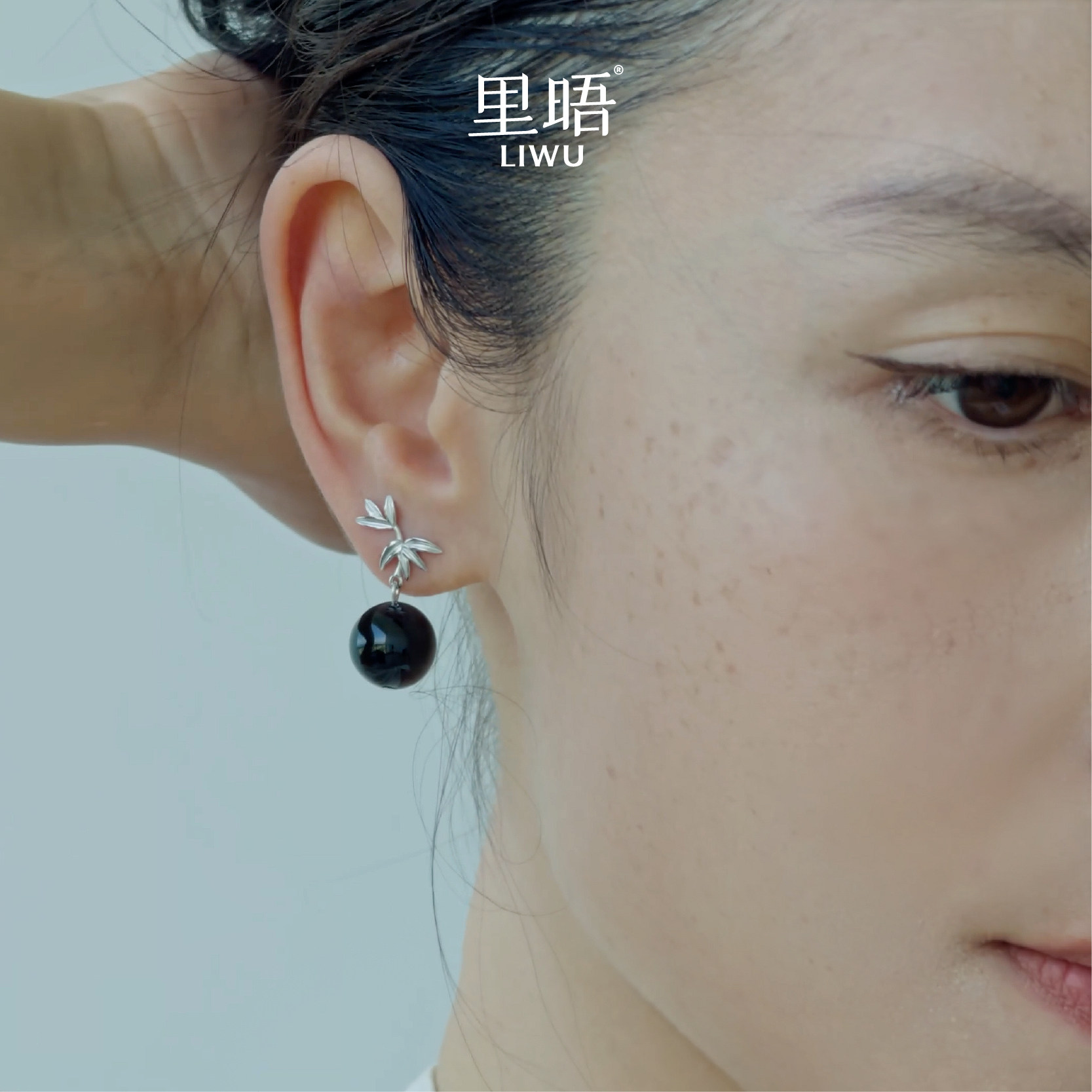 里晤竹明S925银蓝虎眼耳钉新中式
