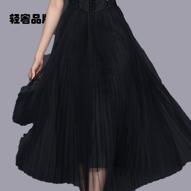 AUI黑色名媛气质蕾丝吊带连衣裙女2025秋新款性感显瘦网纱百褶裙