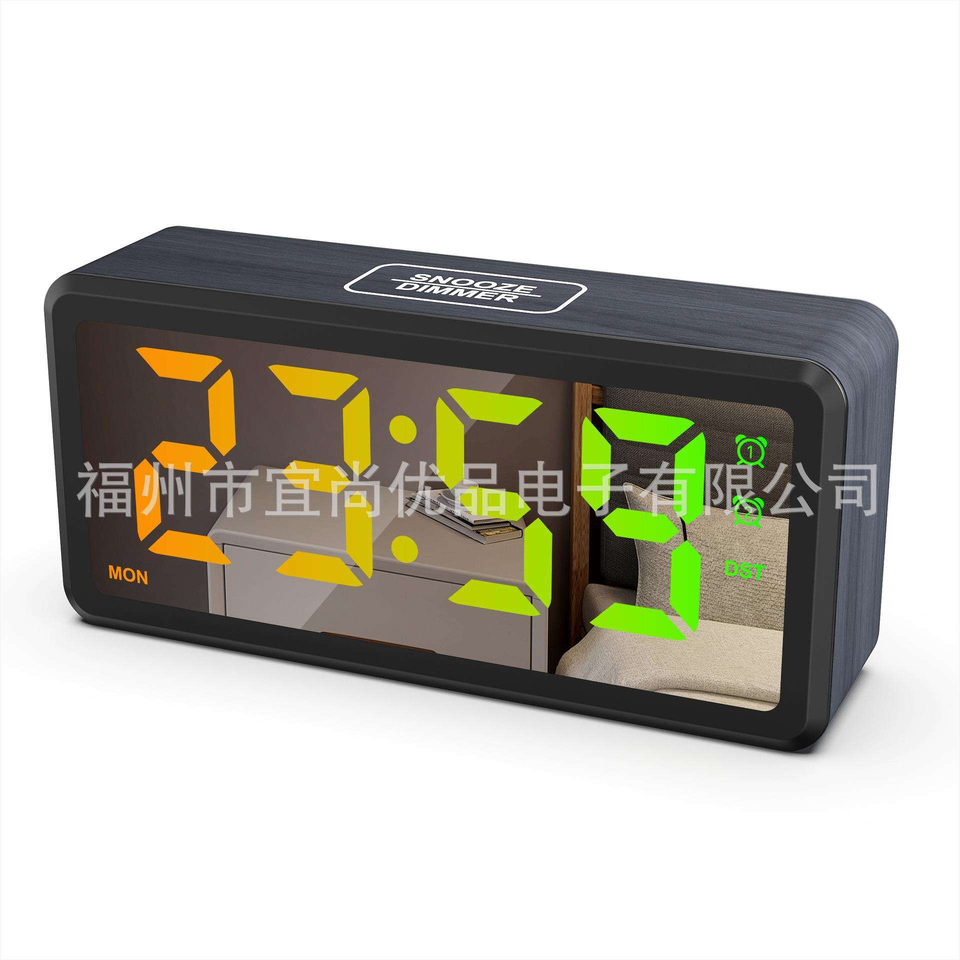 2024跨境新款LED木纹木头钟 RGB变色调光夏令时星期桌面电子闹钟