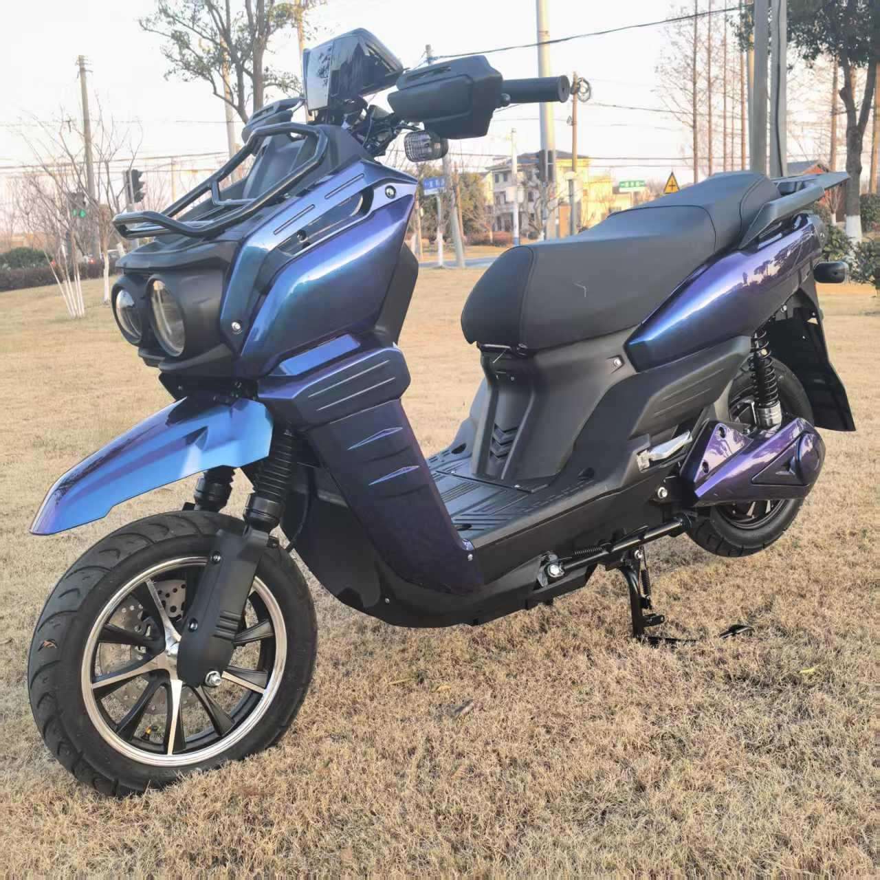 2025 跨境 热销 源头工厂 新款 高品质 坦克踏板车 电动