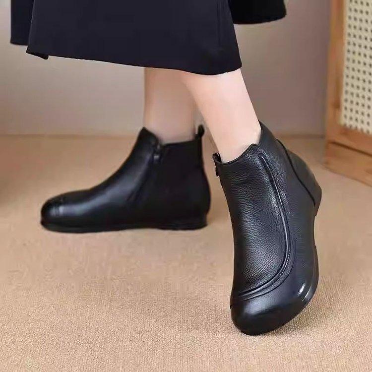 2024新款妈妈鞋秋冬款软皮软底短靴女平底皮鞋中老年加绒保暖棉鞋