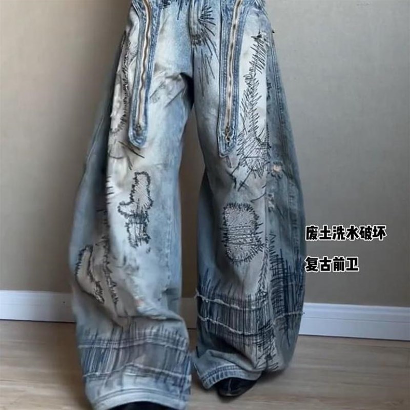 大码美式街头重工乱针刺绣污渍牛仔裤男女废土风宽松阔腿弯刀裤潮