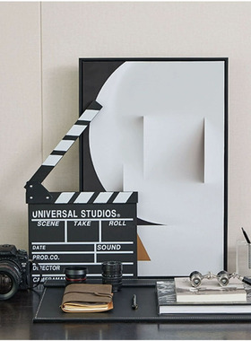 北欧轻奢风样板间书房装饰品书桌样板房摄影书桌真相机摆件组合