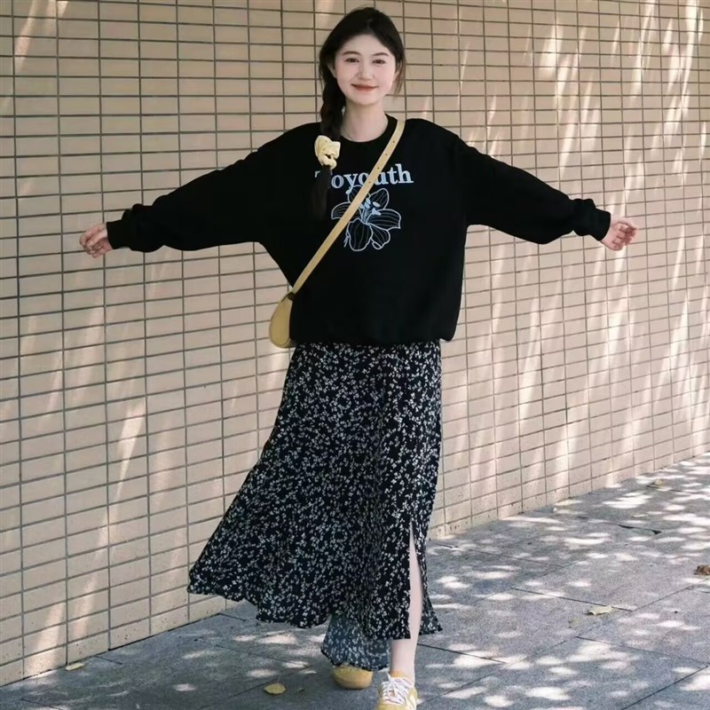 秋装搭配一整套韩系高级感黑色刺绣圆G领套头卫衣碎花半身裙两件