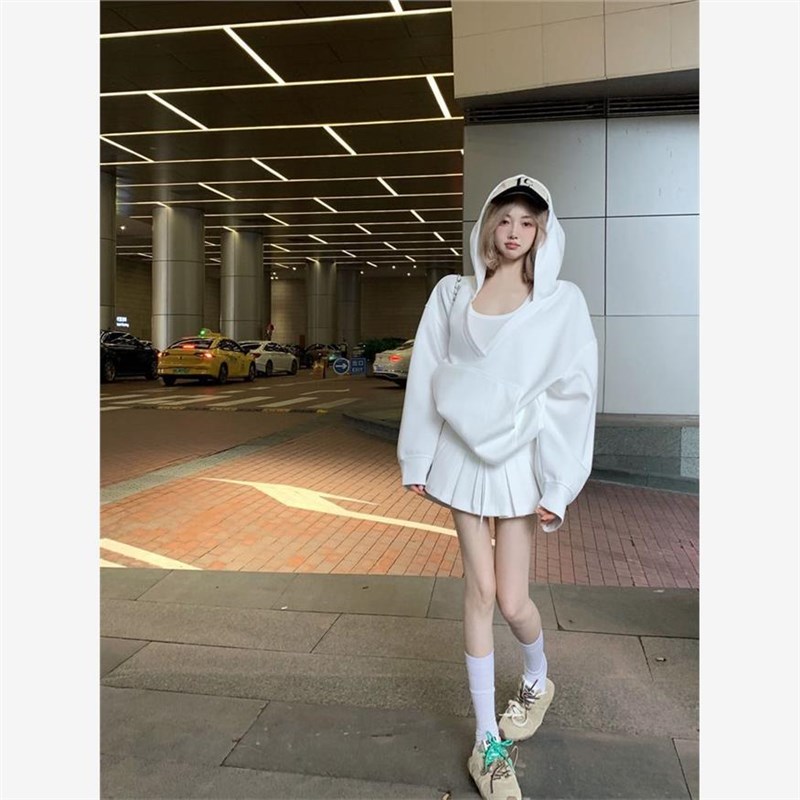 休闲套装白色连帽卫衣背心上衣女秋季2G024新款百褶裙半身裙三件