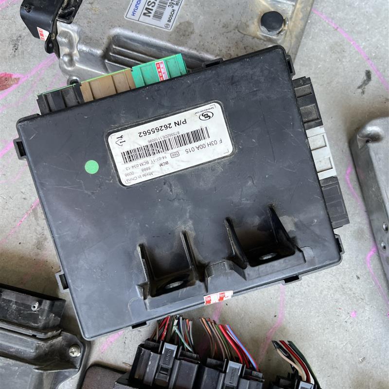 适用别克凯越车身控制器凯越1.5车身电脑凯越1.5自动模块26265562