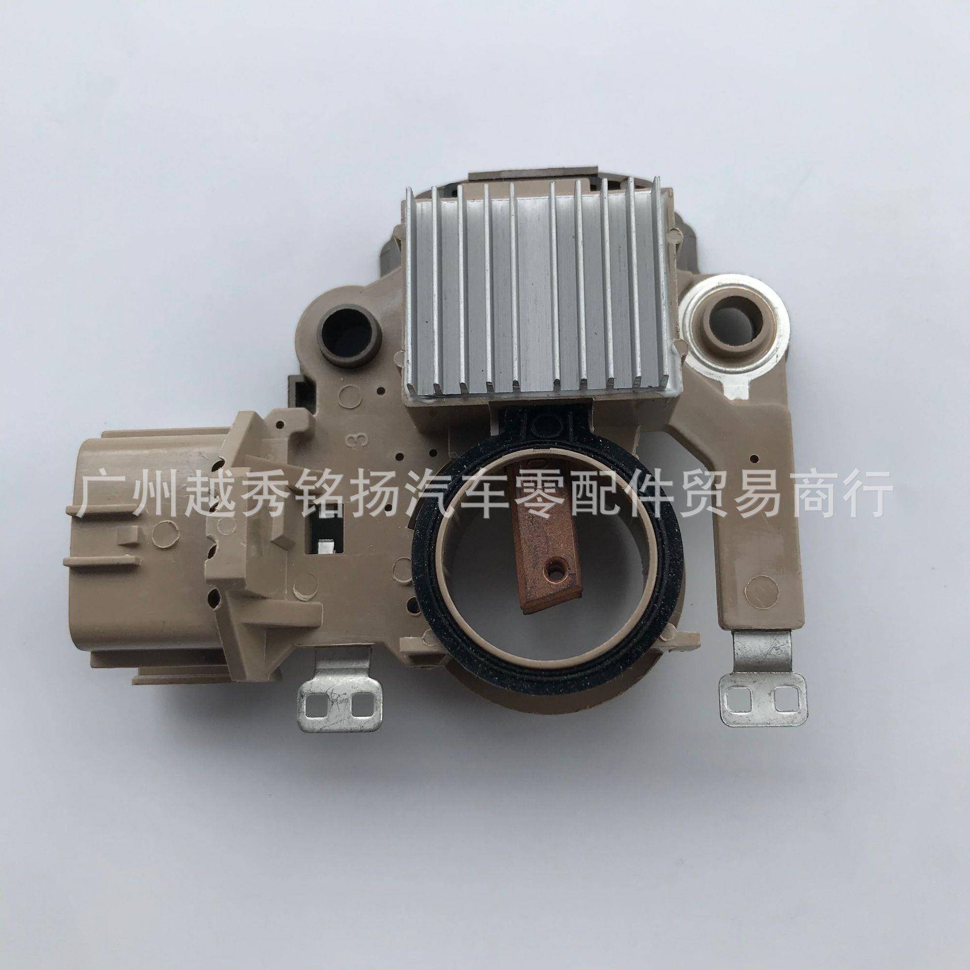 适配东风景逸菱悦V3比亚迪F3哈飞赛马MD618957汽车发电机调节器