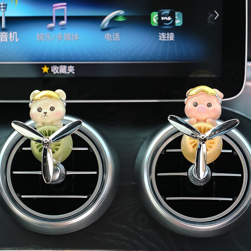 2026新款汽车摆件卡通公仔车内出风口装饰小飞机萌宠香薰车用品新