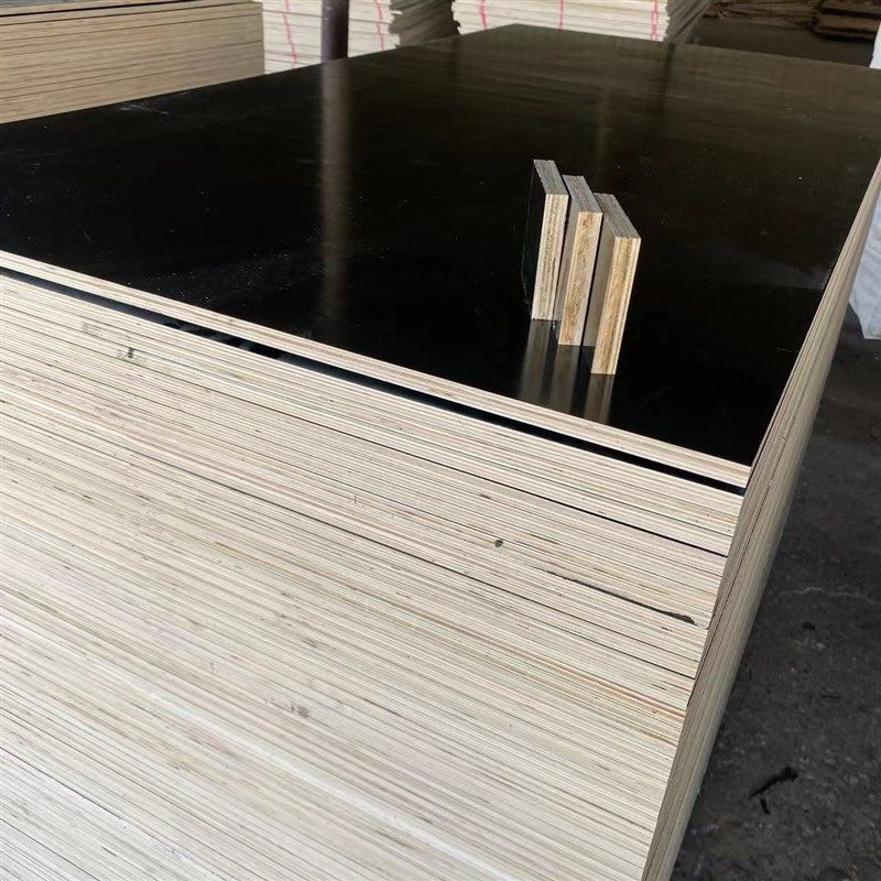 厂家现货黑色建筑模板实木板塑料工程用覆膜杨木松木芯