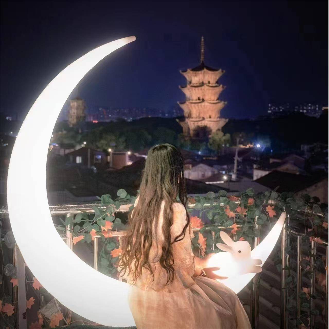 网红发光月牙月亮灯民宿游乐场景区去露营地唯美秋千吊篮户外