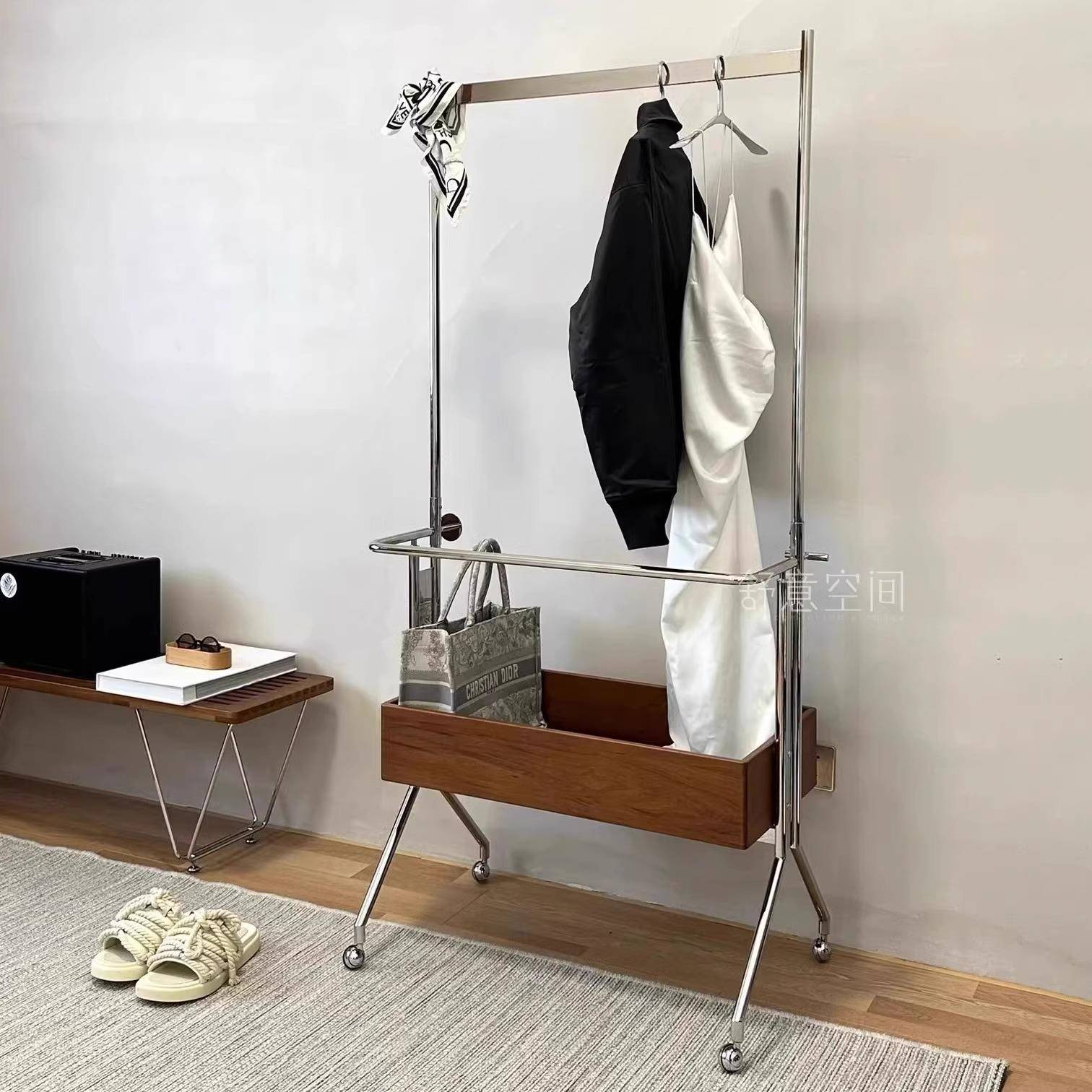 家用落地挂衣架中古客厅室内立式挂衣服架子卧室网红可移动衣帽架