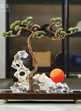 南初先生太湖石迎客松摆件