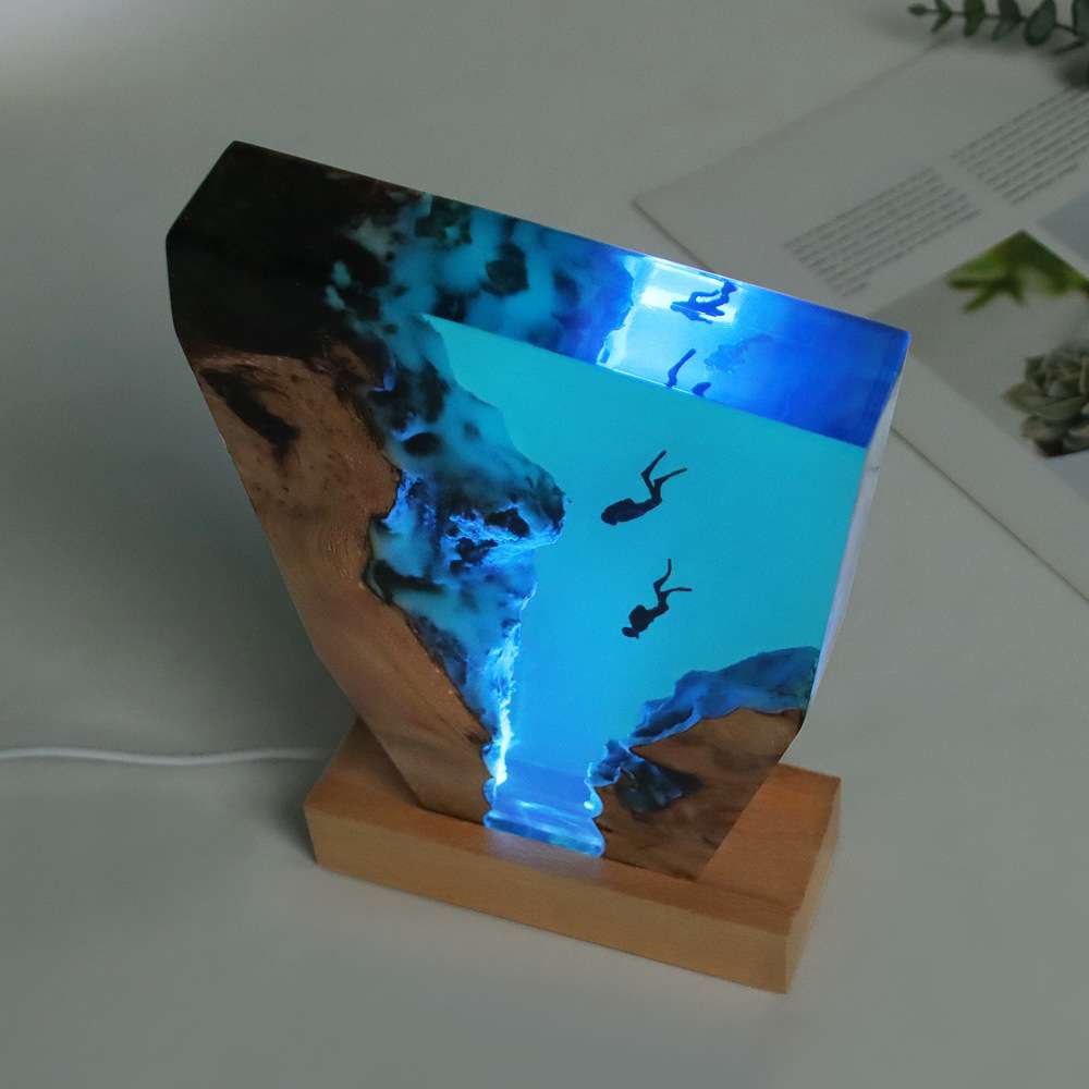 手工创意实木树脂氛围灯海洋自由潜水员桌面摆件深海探索纪念夜灯
