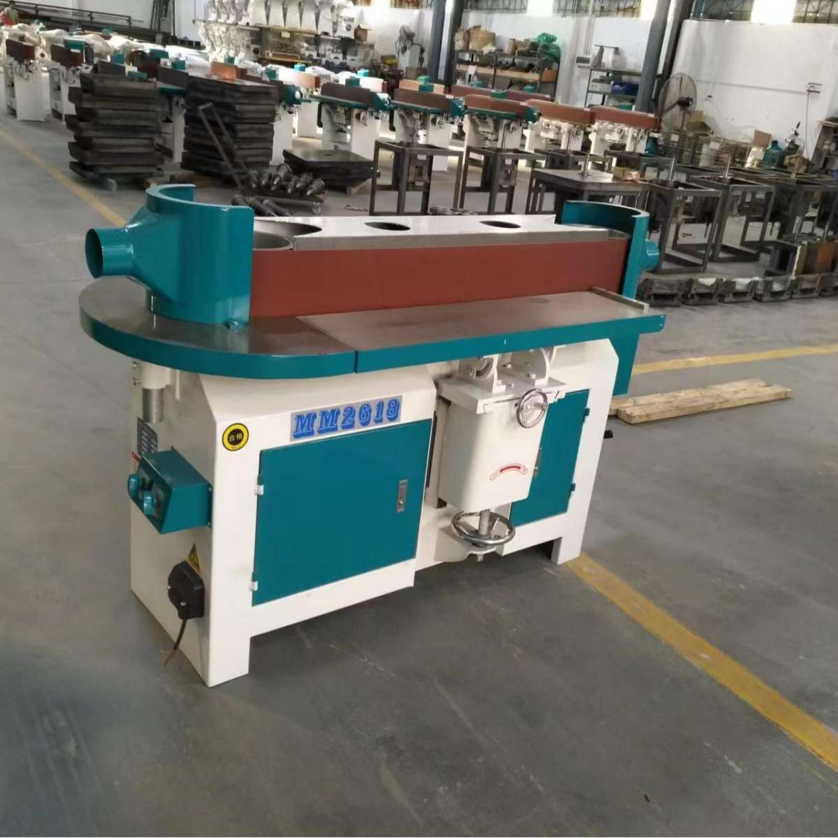 木工机械MM2018重震荡砂光机 宽带立式窜动砂光机手动打磨机