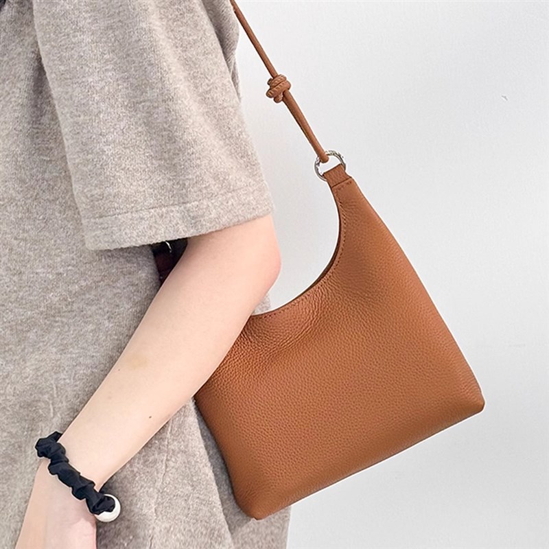 2025新款超火爆款真皮女包轻便简约牛皮小包手提腋下单肩斜挎包