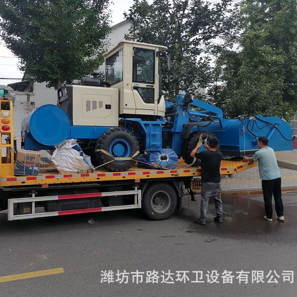 装载机改装路面扫地机封闭式工程工地泥块沙石清扫车大型吸尘车