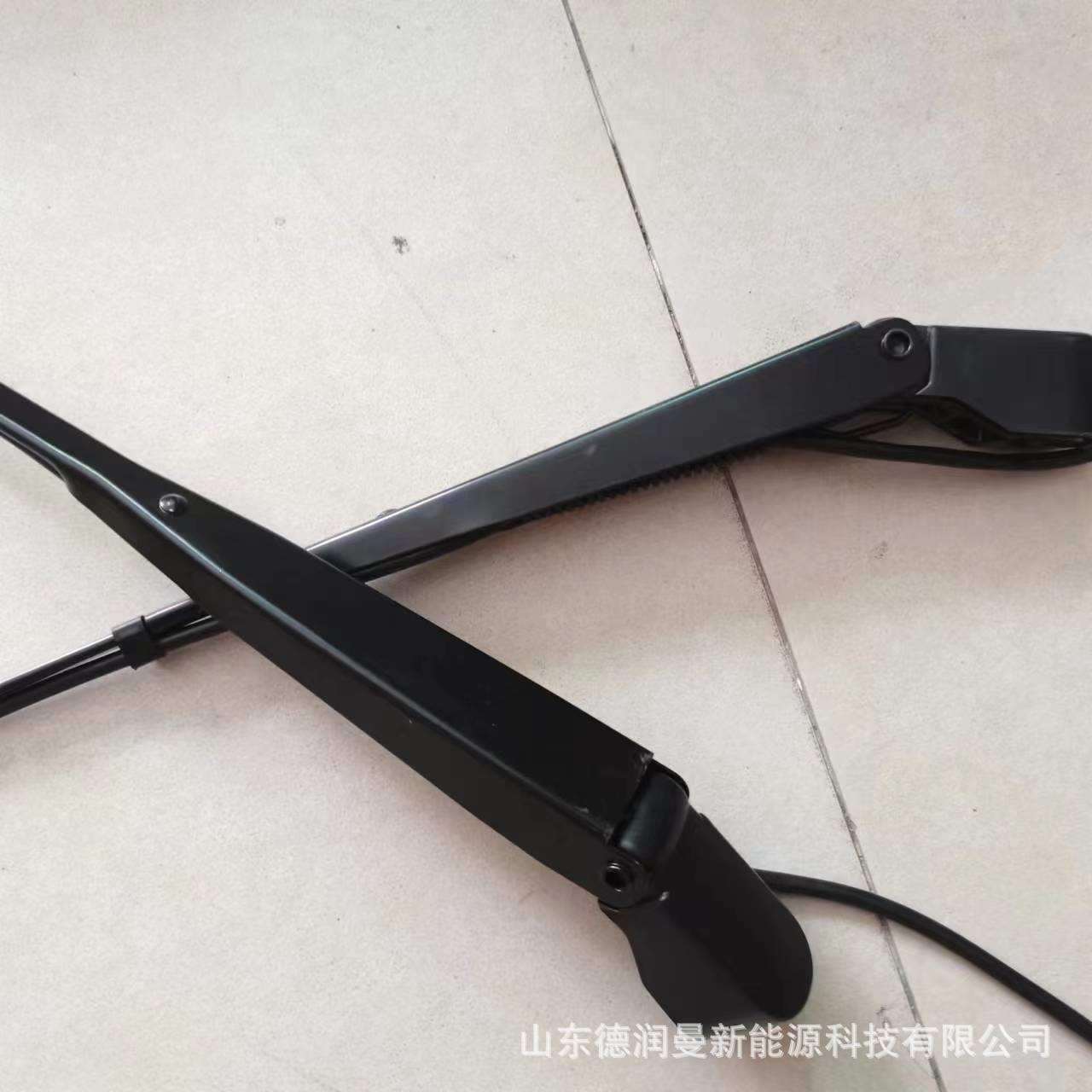 豪沃雨刮器总成 雨刮臂/片WG1661740023豪沃配件整车