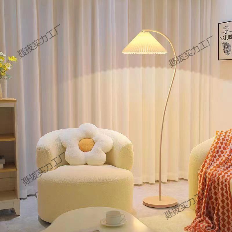 高端新款落地灯法式复古奶油客厅卧室床头立式台灯日式百褶氛围灯