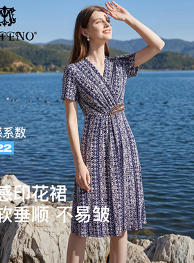 马天奴女春夏新款宝蓝色凉感连衣裙V领印花长裙流行裙子收腰时尚