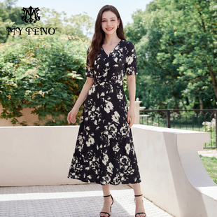 女流行 气质时尚 马天奴春夏新款 黑色印花V领连衣裙子扭结收腰短袖