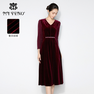 马天奴春秋新款红色丝绒钉珠V领收腰长袖连衣裙子气质复古女时尚