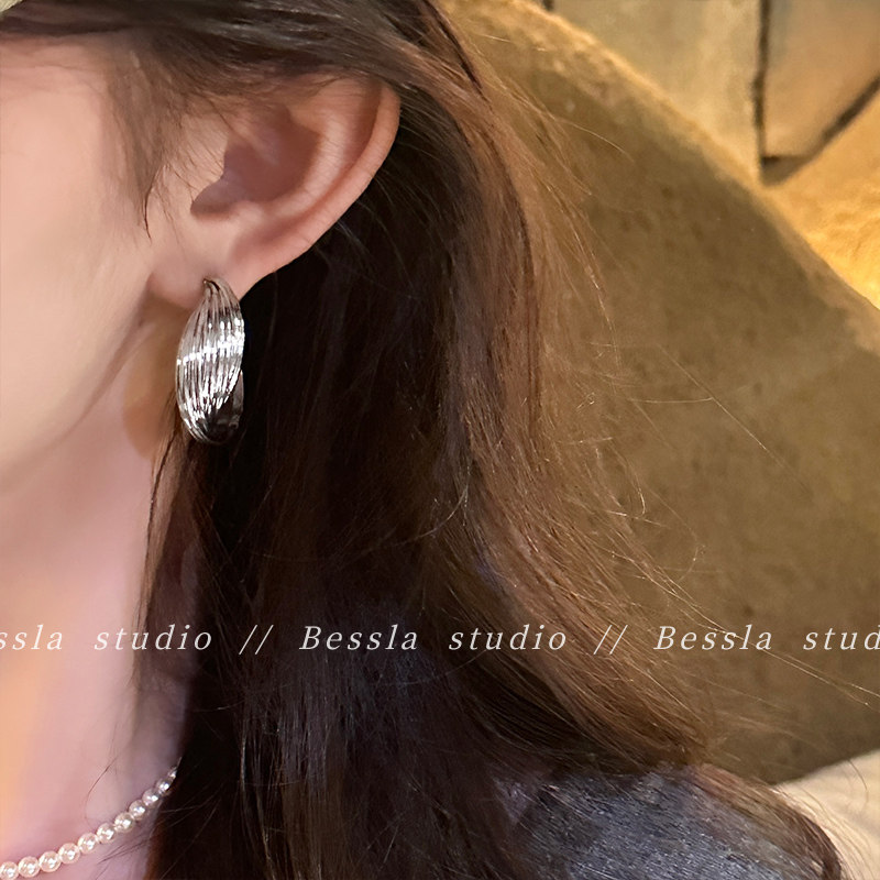 法式时尚金属扭曲耳环女2024新款爆款高级感轻奢小众设计耳钉耳坠,饰品/流行首饰/时尚饰品新,耳环,淘宝优惠券,粉丝福利购,淘宝优惠卷