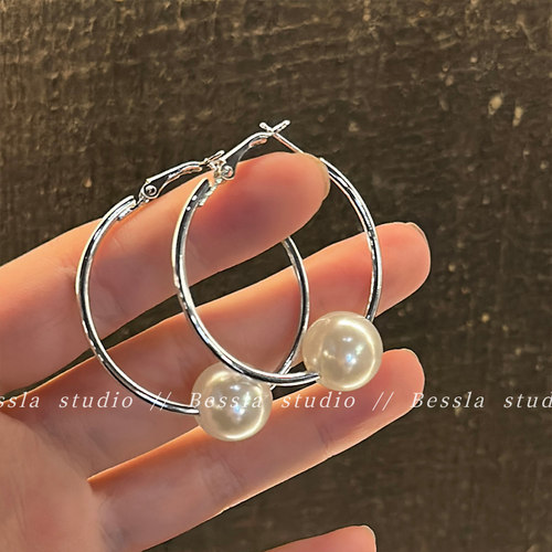 冷淡风珠珠耳环轻奢设计绝美耳饰