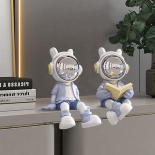 太空人坐姿摆件客厅电视背景墙极简高级北欧创意太空人坐式装饰品