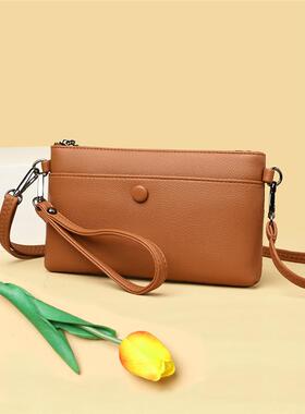 潮牌韩版手拿包斜挎手腕手机包女小包单肩新款中年妈妈简约横款版