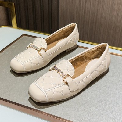 豆豆鞋女2025新款冬季大码鞋平底鞋加绒保暖软底淑女鞋漆皮单鞋秋