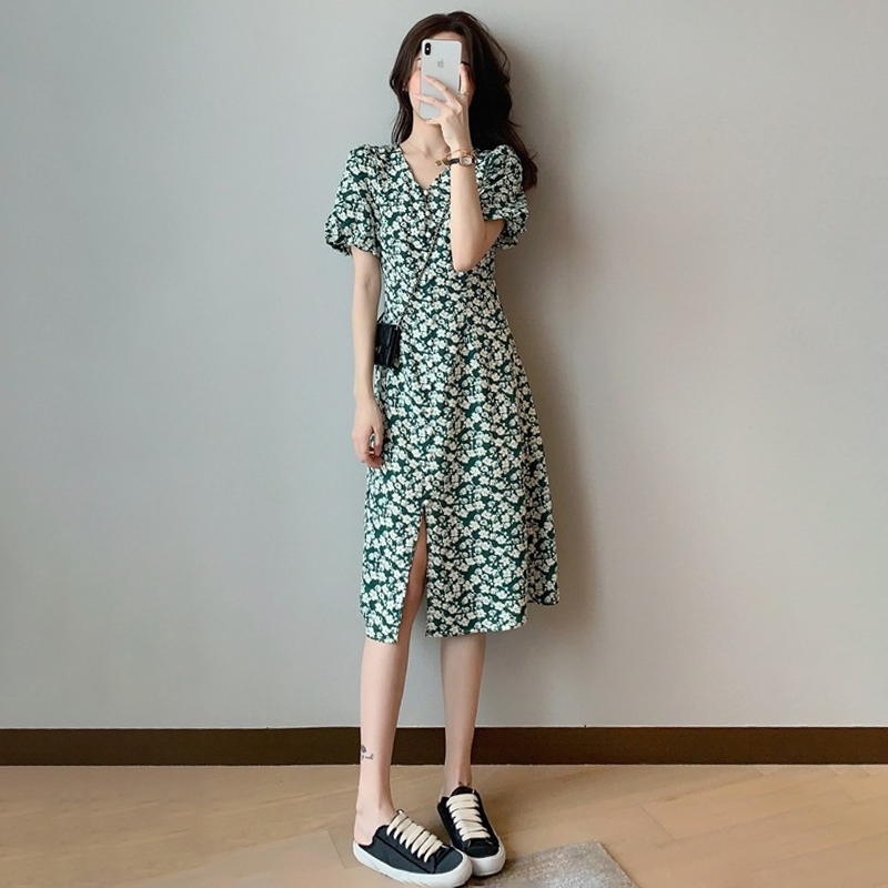 法式碎花连衣裙女2025夏季新款绿色泡泡袖设计感小众今年流行裙子