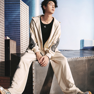 做旧晕染印绣花开衫卫衣