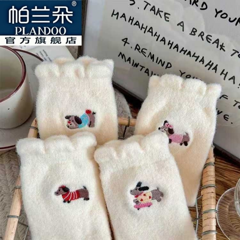 可爱刺绣白色袜子秋冬款女中筒袜秋冬加绒加厚保暖日系卡通毛绒袜