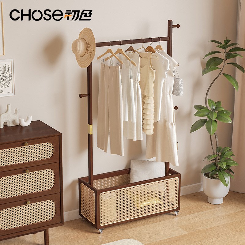 2024新款可移动实木挂衣架卧室落地式衣帽架脏衣篓带轮衣服置物架