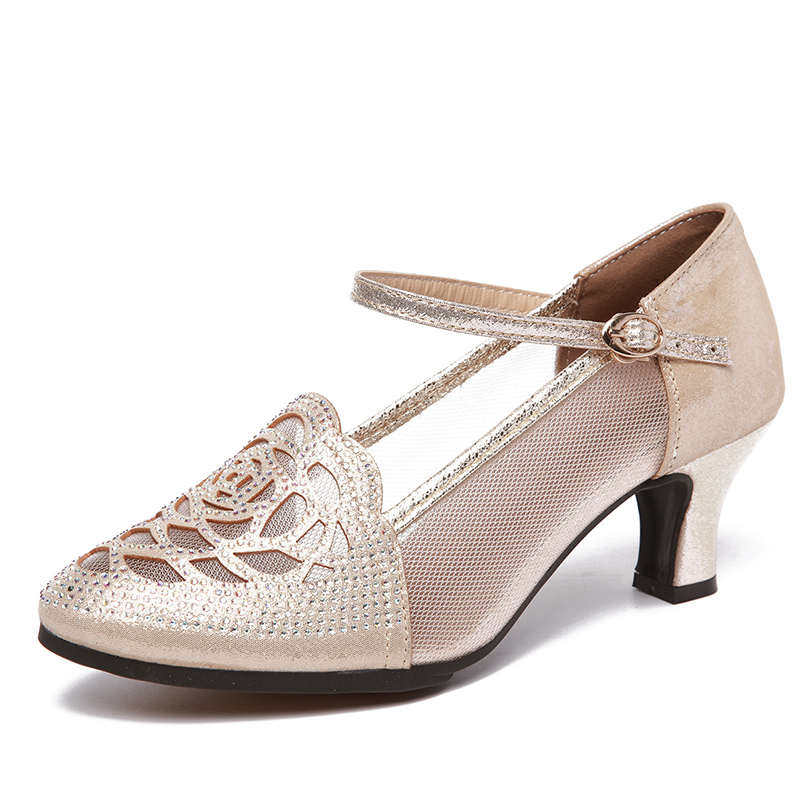 夏季新款拉丁舞鞋中跟广场舞鞋女时尚外穿M跳舞凉鞋软底粗跟舞蹈