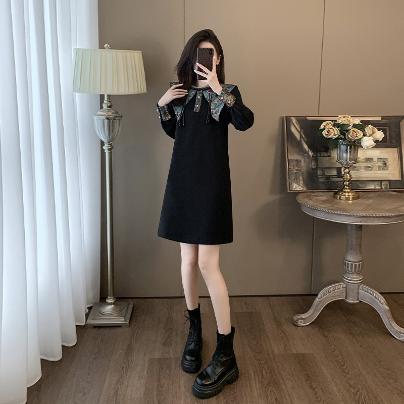 2025年春季新款欧货新中式刺绣黑色休闲清纯风设计感连衣裙