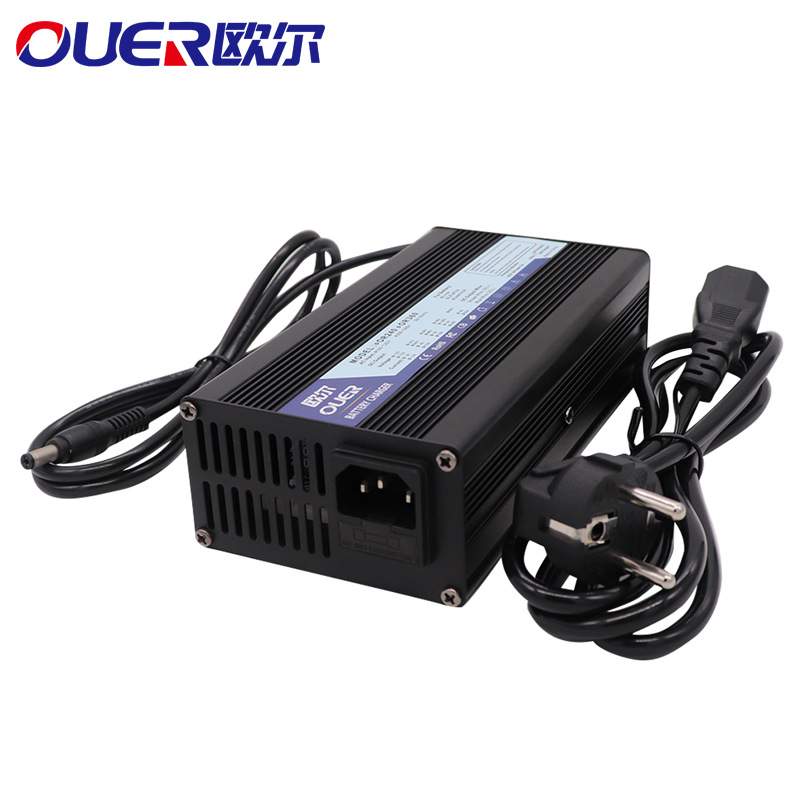 电动三轮车 12V18A充电器 13.8V铅酸智能电池充电器  带风扇