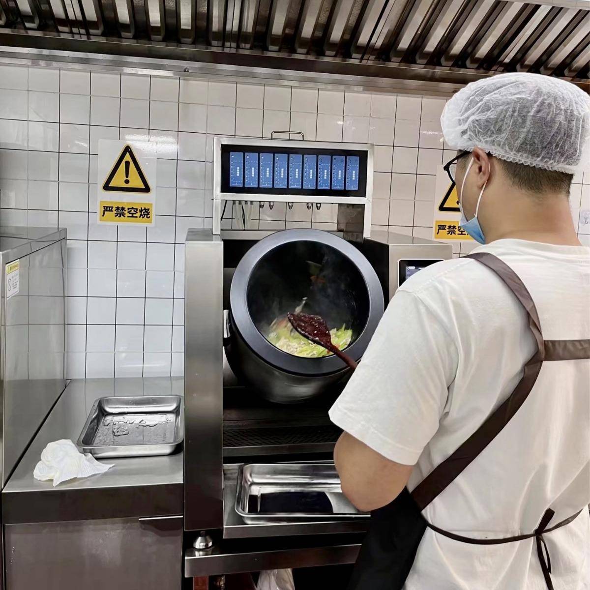 商用厨房设备智能炒菜机酒店餐饮食堂AI炒菜机器人商用智能