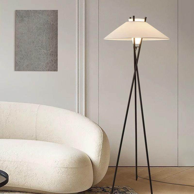 三角落地灯意大利中古风客厅沙发旁设计师诧寂风样板房钢琴落地灯