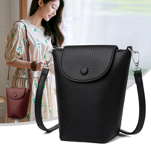 轻奢质感女包2026新款简约斜挎包女手机零钱小包包小众中年妈妈包