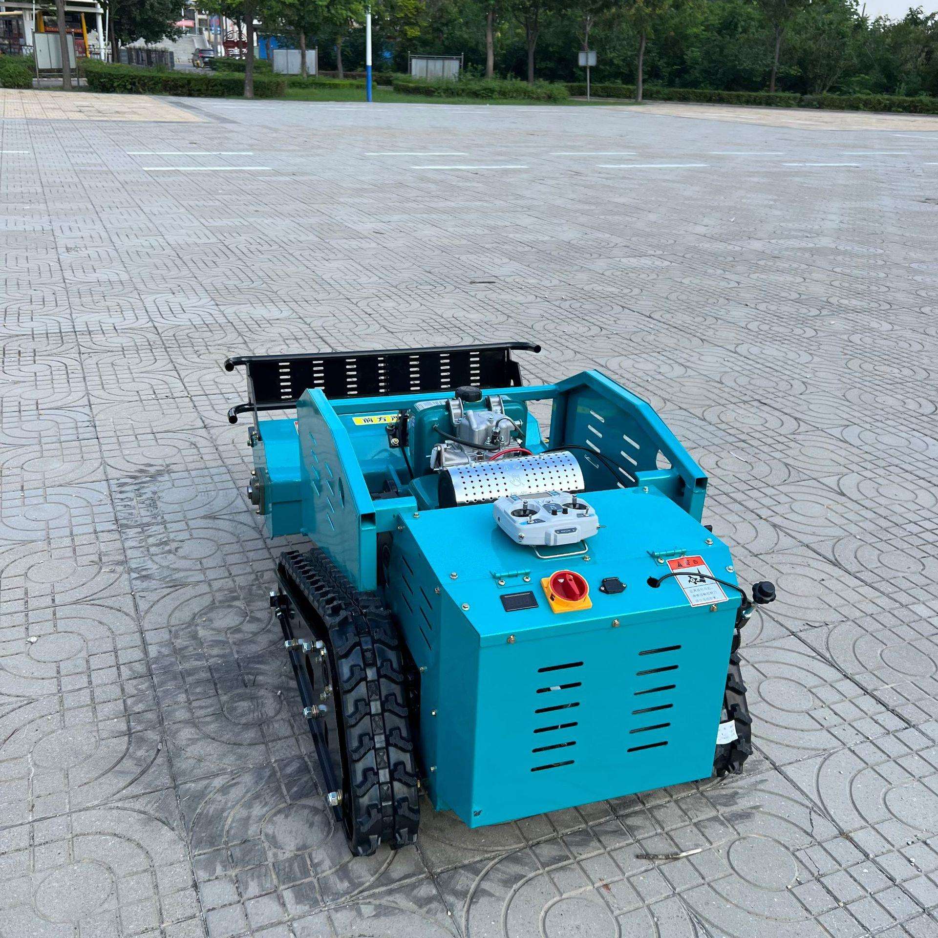 自走遥控割草机大型果园林除草车履带式碎草机四驱农用开荒灭茬机