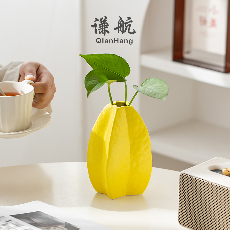 谦航杨桃陶瓷花瓶摆件