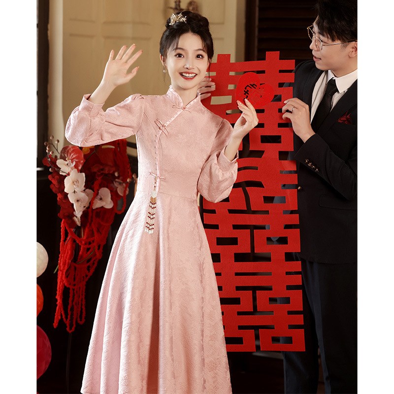 粉色旗袍敬e酒服新娘订婚礼服新中式宴会礼服春季长袖回门连衣裙