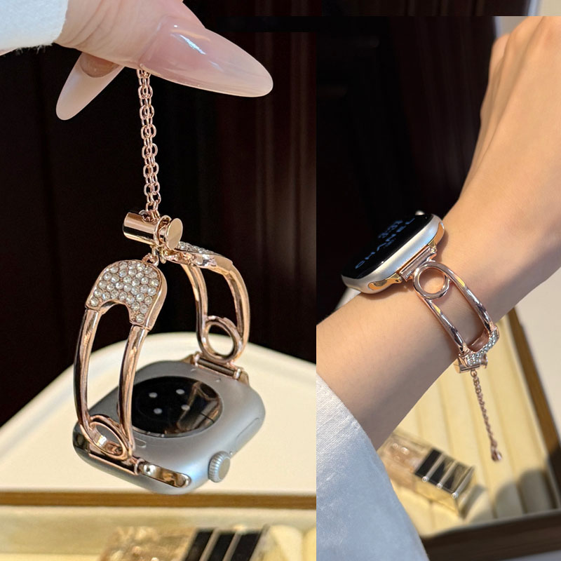适用苹果applewatch S10手表S9表带S8带钻回形针金属表带S7654女生新款手镯Ultra2透气夏日创意潮款