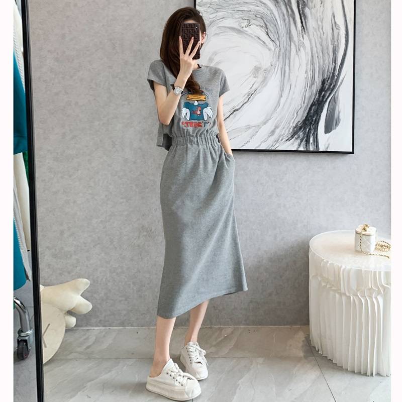 夏天衣服2023新款女连衣裙欧货减龄休H闲长款收腰显瘦开叉T恤裙子