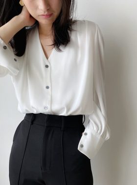 XINER  白色哑光缎面衬衫女V领2020春秋气质长袖上衣复古简约衬衣