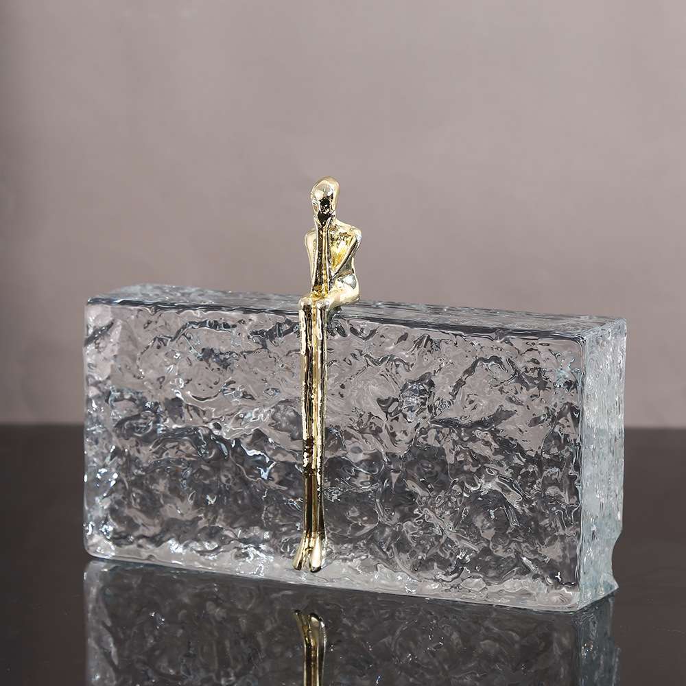 北欧新品金色坐姿人物水晶砖摆件客厅玄关艺术品冰纹砖墙装饰道具