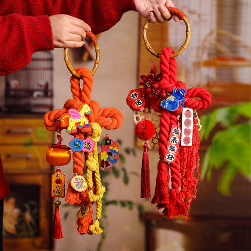马年新年中国结车挂装饰