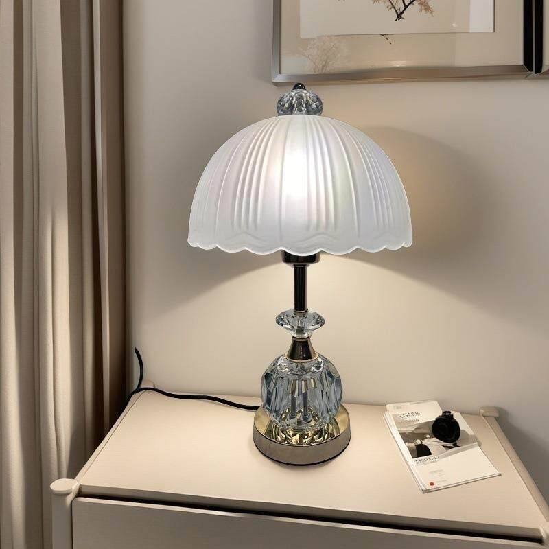 台灯卧室简约轻奢床头台灯时尚护眼北欧创意温馨浪漫水晶台灯高级